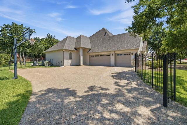 1901 Queensbridge Court, Keller, TX 76262