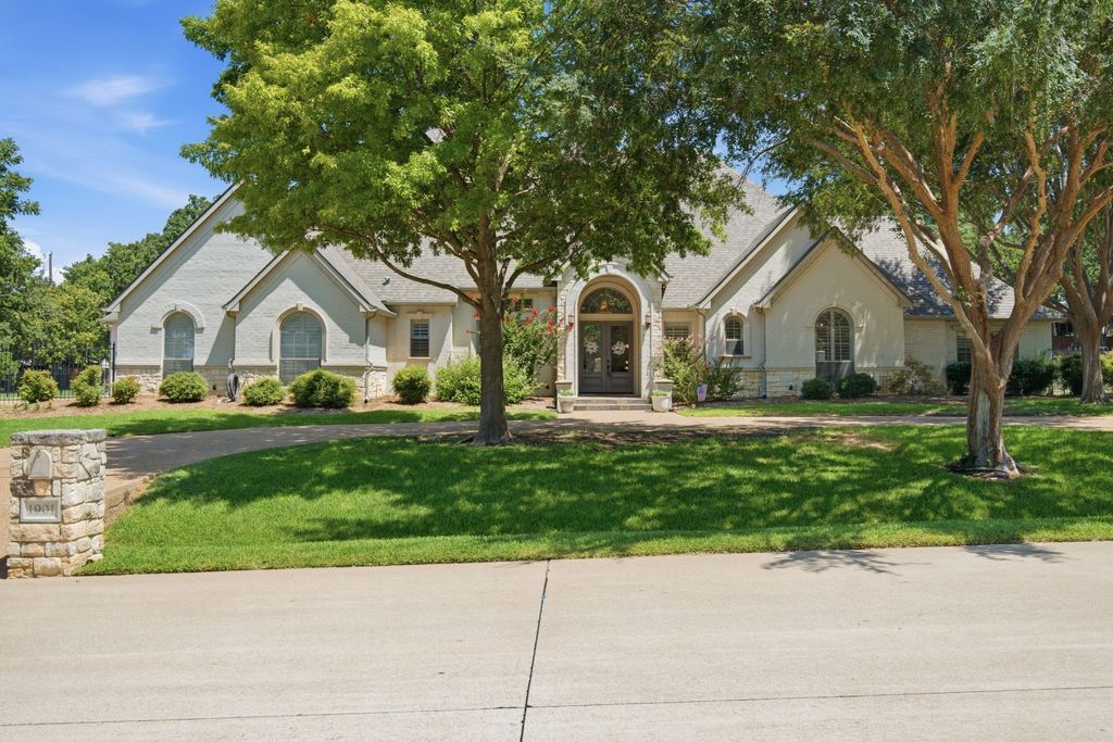 1901 Queensbridge Court, Keller, TX 76262