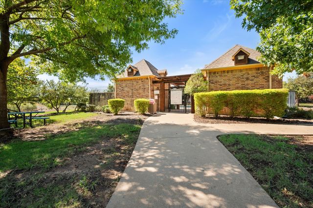 837 Walls Boulevard, Crowley, TX 76036