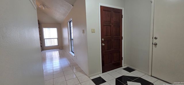 10922 Lake Path, San Antonio, TX 78217