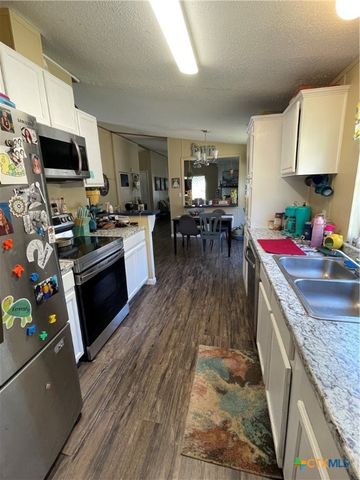 627 Buck Trail, Canyon Lake, TX 78133