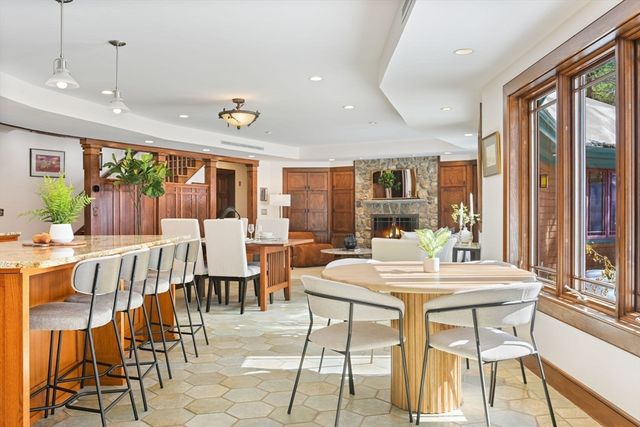 72 Meriam St, Lexington, MA 02420