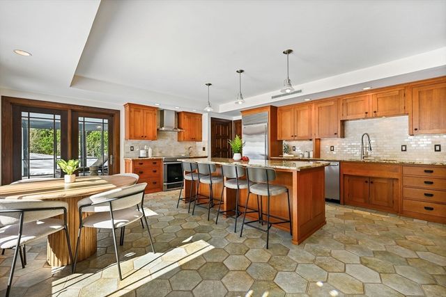 72 Meriam St, Lexington, MA 02420