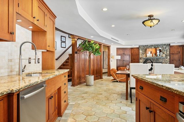 72 Meriam St, Lexington, MA 02420