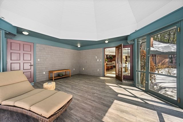 72 Meriam St, Lexington, MA 02420