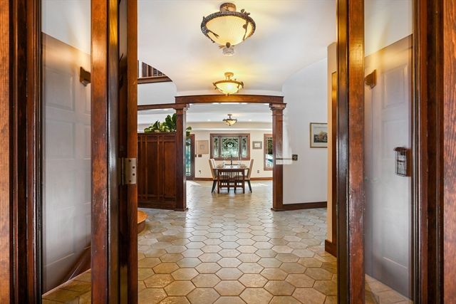 72 Meriam St, Lexington, MA 02420