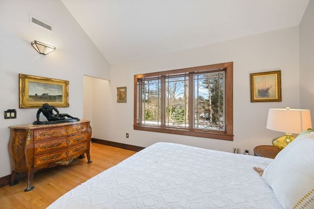 72 Meriam St, Lexington, MA 02420