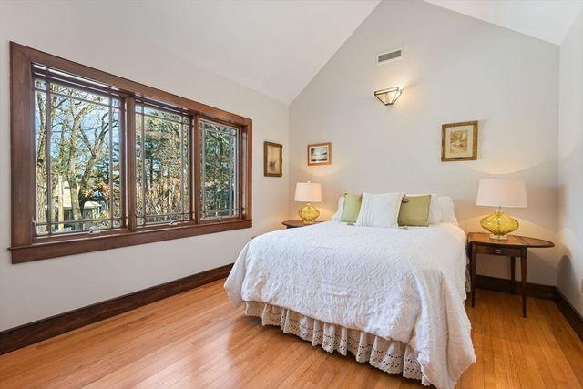 72 Meriam St, Lexington, MA 02420