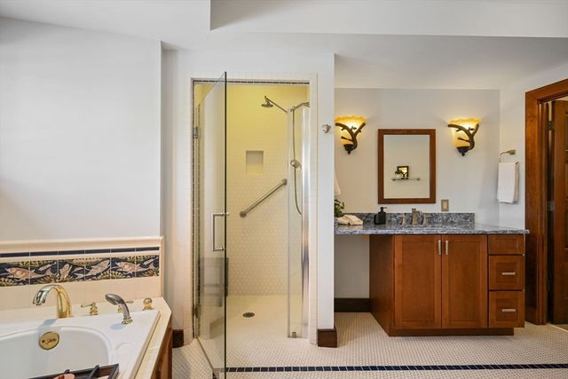 72 Meriam St, Lexington, MA 02420