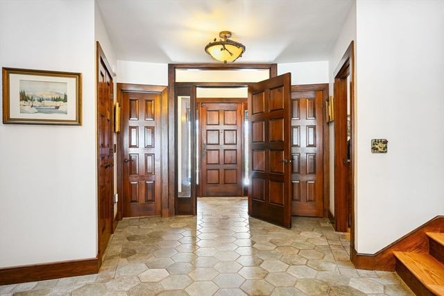 72 Meriam St, Lexington, MA 02420