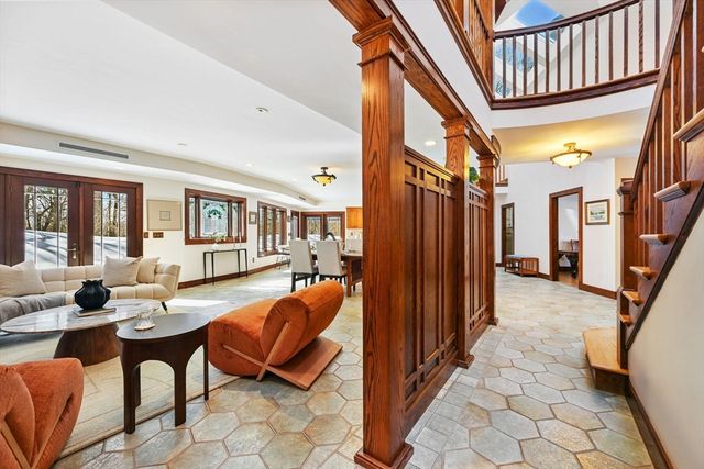 72 Meriam St, Lexington, MA 02420