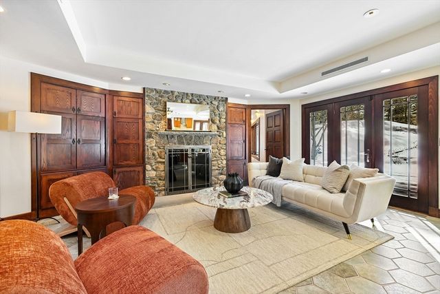 72 Meriam St, Lexington, MA 02420