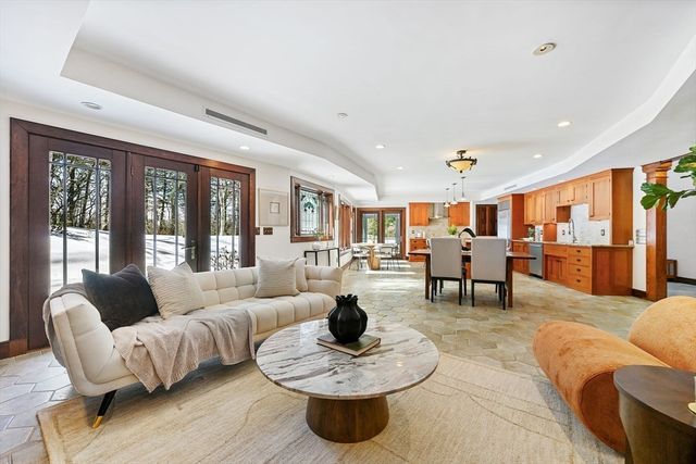 72 Meriam St, Lexington, MA 02420