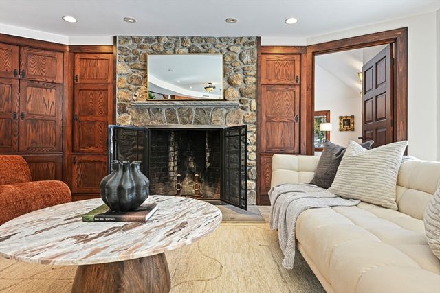 72 Meriam St, Lexington, MA 02420