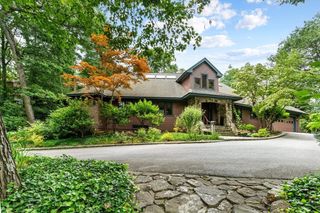 72 Meriam St, Lexington, MA 02420