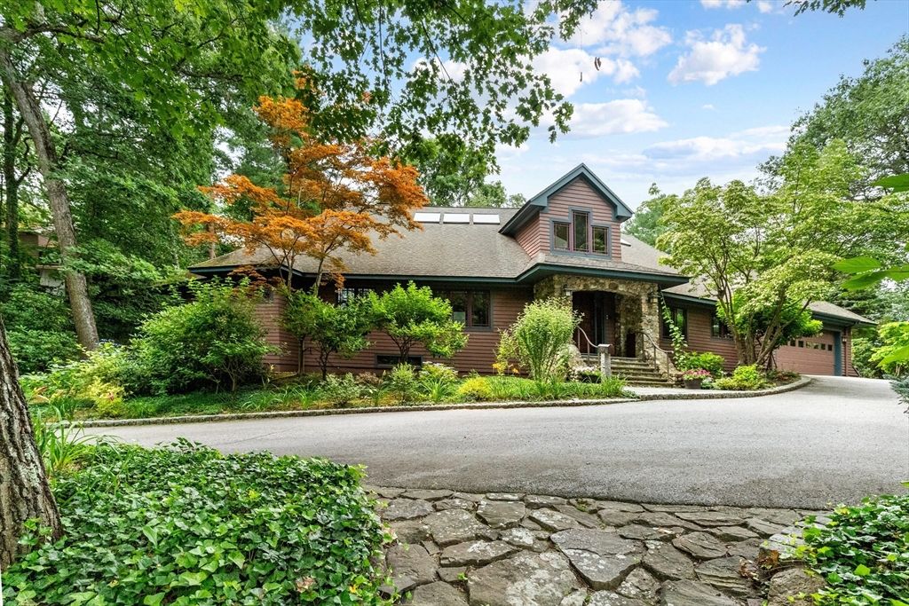 72 Meriam St, Lexington, MA 02420