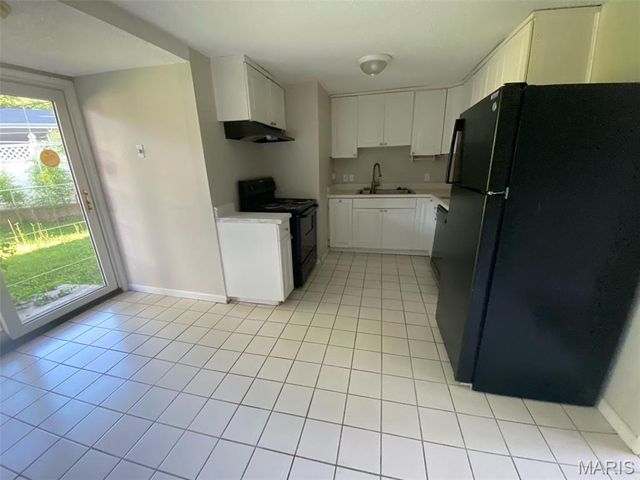 34 Saint Laurence Drive, Florissant, MO 63031