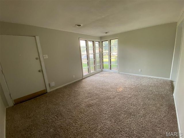 34 Saint Laurence Drive, Florissant, MO 63031