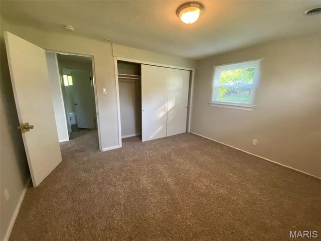 34 Saint Laurence Drive, Florissant, MO 63031