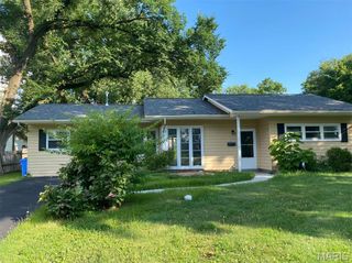 34 Saint Laurence Drive, Florissant, MO 63031