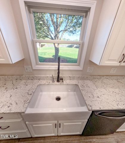 171 Flourville Rd, Gray, TN 37615