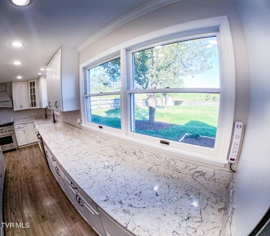 171 Flourville Rd, Gray, TN 37615