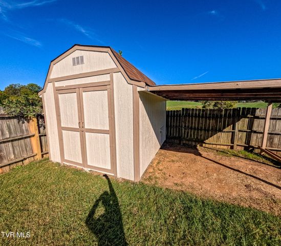 171 Flourville Rd, Gray, TN 37615