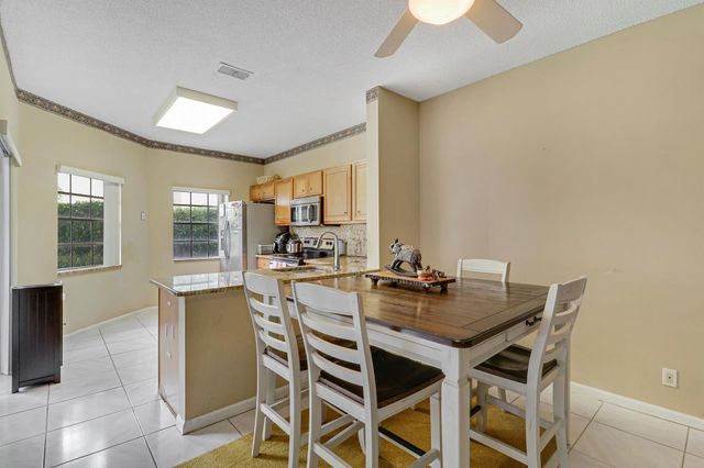 6641 Via Regina 5, Boca Raton, FL 33433
