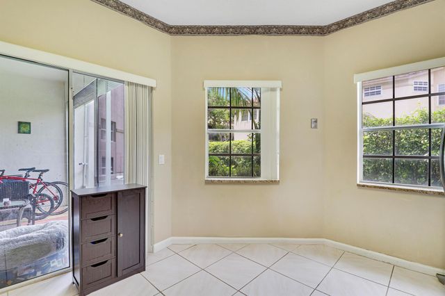6641 Via Regina 5, Boca Raton, FL 33433