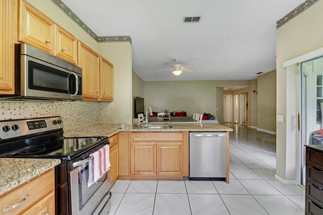 6641 Via Regina 5, Boca Raton, FL 33433