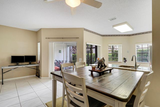 6641 Via Regina 5, Boca Raton, FL 33433
