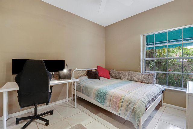 6641 Via Regina 5, Boca Raton, FL 33433