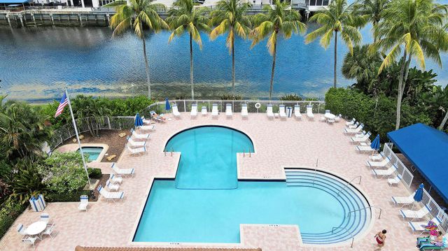 6641 Via Regina 5, Boca Raton, FL 33433