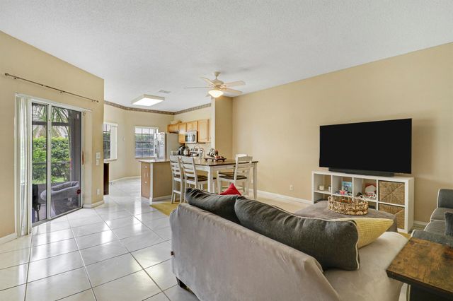 6641 Via Regina 5, Boca Raton, FL 33433