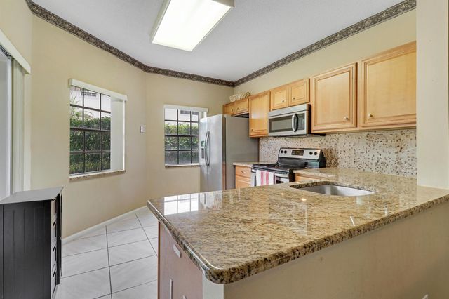 6641 Via Regina 5, Boca Raton, FL 33433