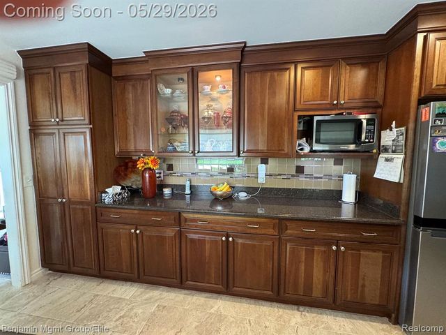 18769 Walmer Lane, Beverly Hills, MI 48025