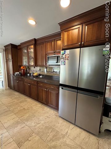 18769 Walmer Lane, Beverly Hills, MI 48025