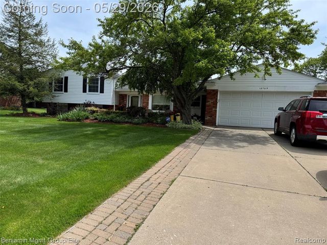 18769 Walmer Lane, Beverly Hills, MI 48025
