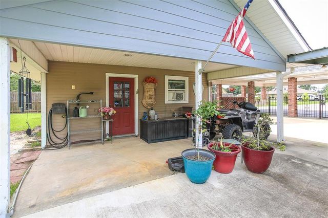 515 S Lake Court Drive, Lake Charles, LA 70605