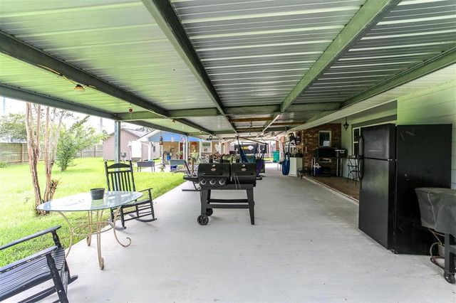 515 S Lake Court Drive, Lake Charles, LA 70605