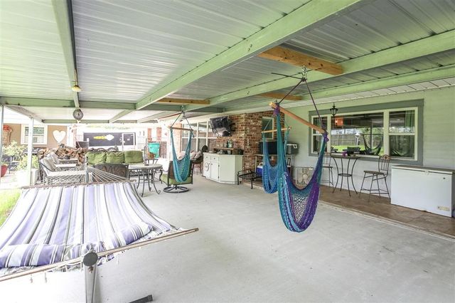 515 S Lake Court Drive, Lake Charles, LA 70605