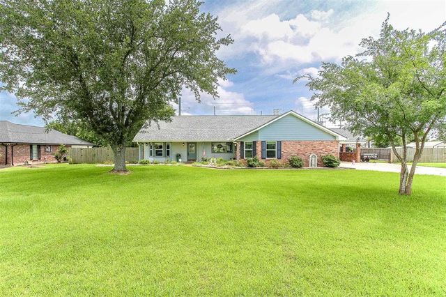 515 S Lake Court Drive, Lake Charles, LA 70605