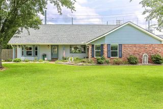 515 S Lake Court Drive, Lake Charles, LA 70605