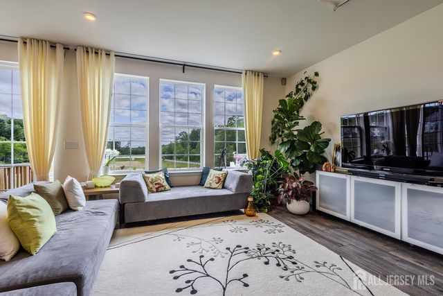 3305 Charleston Drive, Monroe, NJ 08831