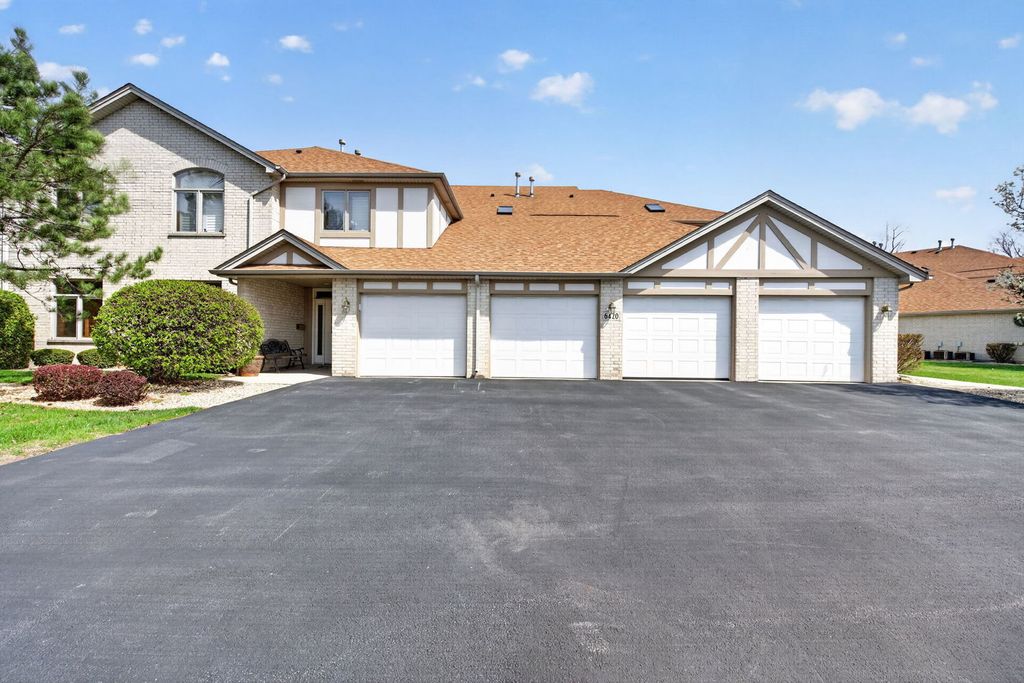 6420 Pine Trail Lane 1, Tinley Park, IL 60477