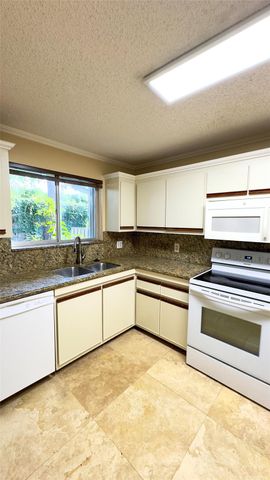 2126 W Discovery Cir, Deerfield Beach, FL 33442