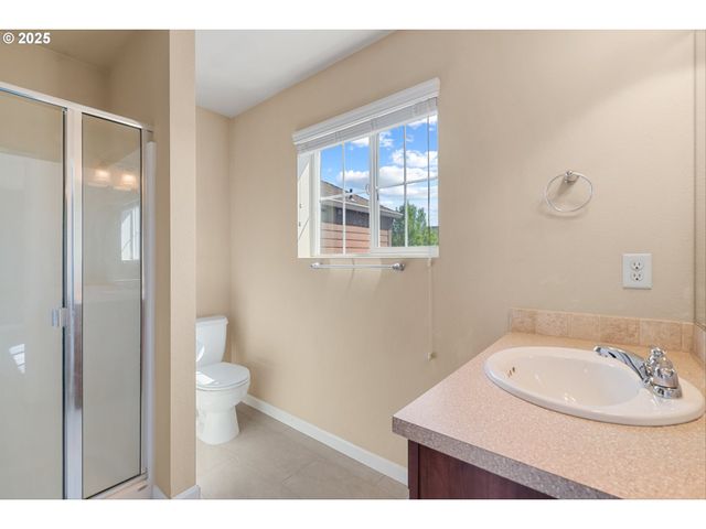 895 Sw WINDROSE Ter, Beaverton, OR 97003