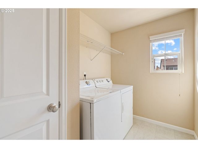895 Sw WINDROSE Ter, Beaverton, OR 97003