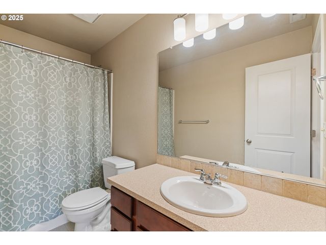 895 Sw WINDROSE Ter, Beaverton, OR 97003