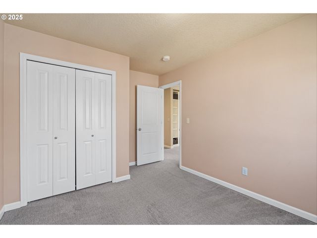895 Sw WINDROSE Ter, Beaverton, OR 97003